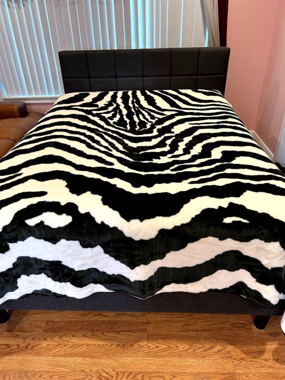 Staron Animal Print Super Quality Heavy Black and White Warm Blanket